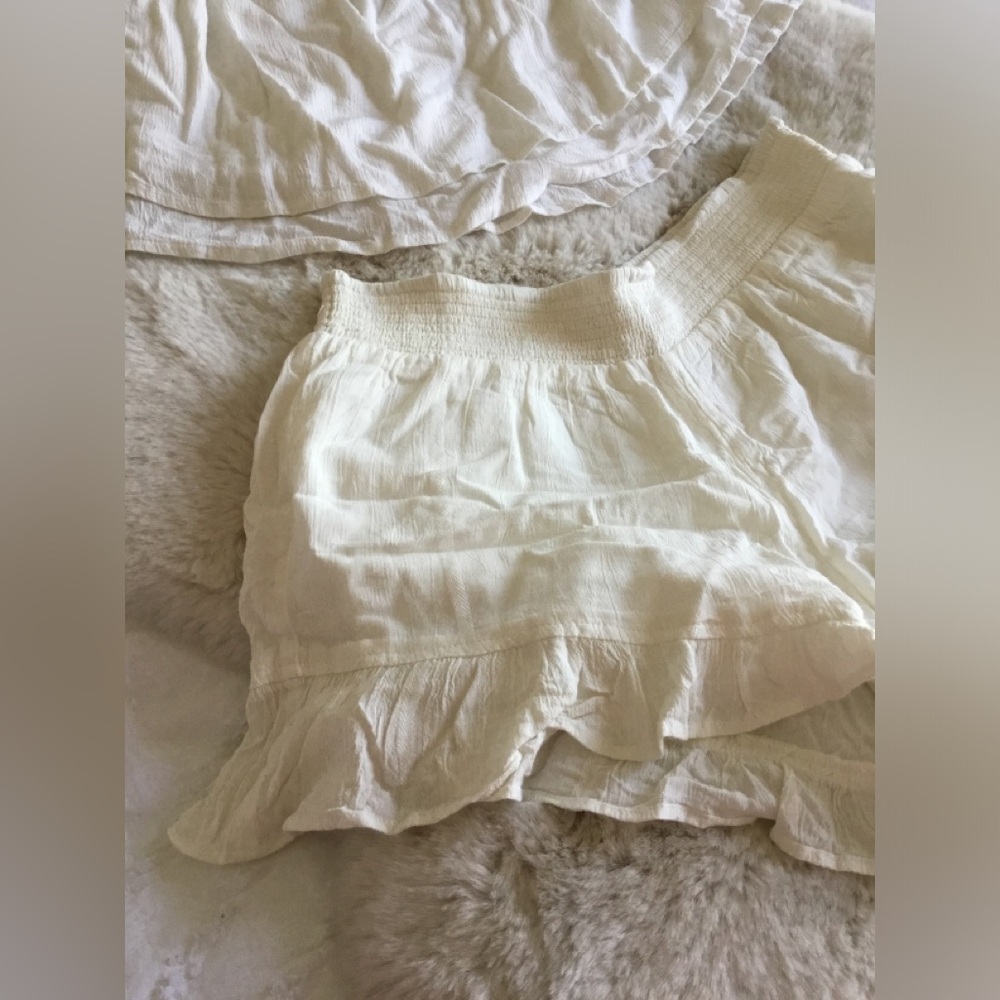 Volcom Ivory Ruffle Top and Short Set - Picture 2 of 8